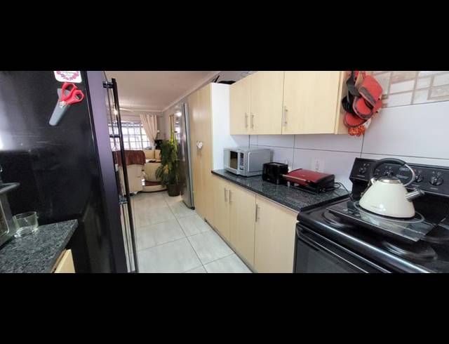 2 BEDROOM TOWNHOUSE FOR SALE IN ALBERTSDAL